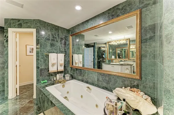 $10,900,000 | 4473 Gulf Of Mexico Drive, Unit 4473, Longboat Key, FL 34228