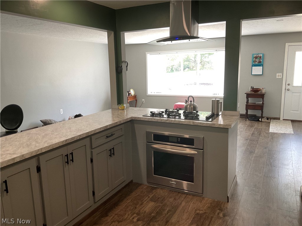9251 Fair Road Strongsville, OH 44149 - Photo 5 of 26 Open concept kitchen dining area and spacious liv8ng room. All with newer laminate floors.