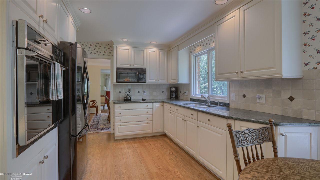 6010 Deguise Court Rochester Hills, MI 48306 - Photo 9 of 31