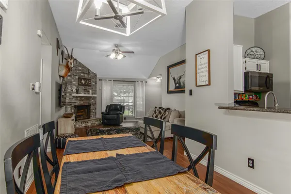 $2,200 | 3601 Clover Lane, Deer Park, TX 77536