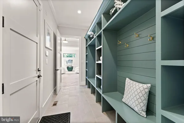 $3,195,000 | 917 Timber Lane Southwest, Vienna, VA 22180
