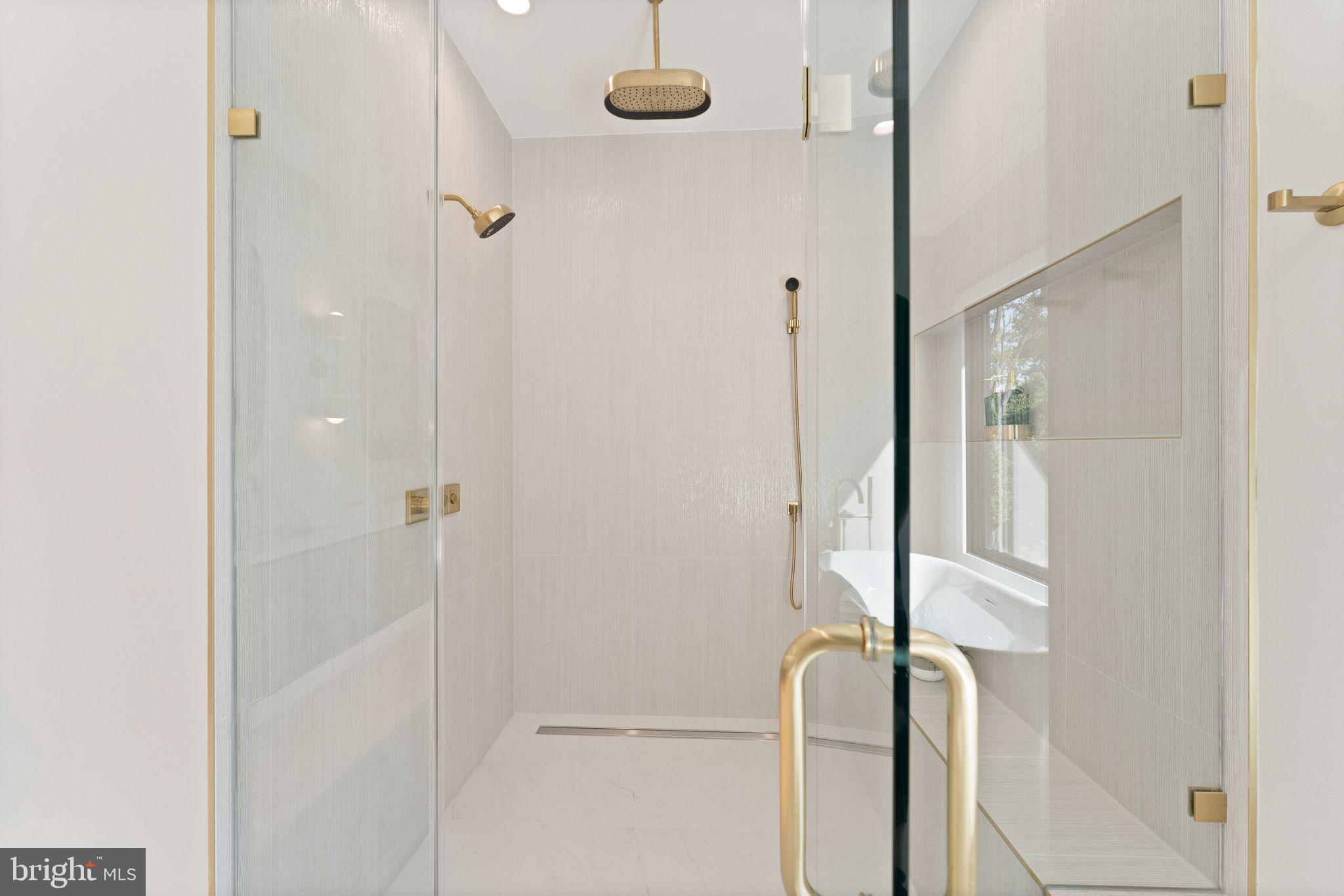 917 Timber Lane Southwest Vienna, VA 22180 - Photo 27 of 41 a bathroom with a shower