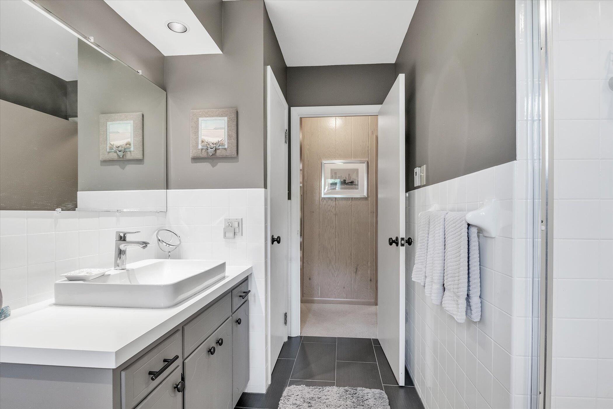 2499 Roncy Road Benton Harbor, MI 49022 - Photo 28 of 56 Main Bath