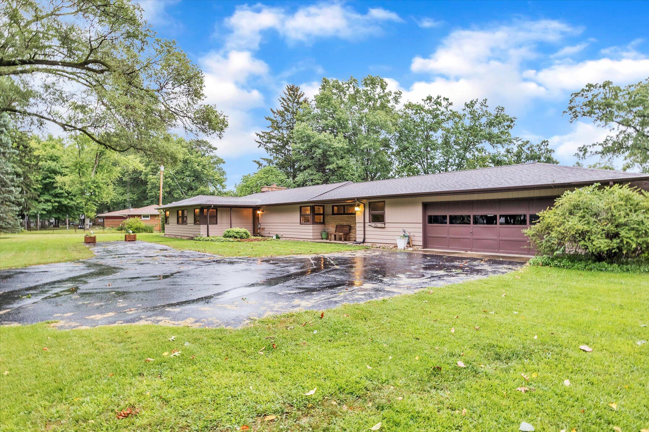 2499 Roncy Road Benton Harbor, MI 49022 - Photo 3 of 56 05-2499-Roncy-Rd-WindowStill-Real-Estate
