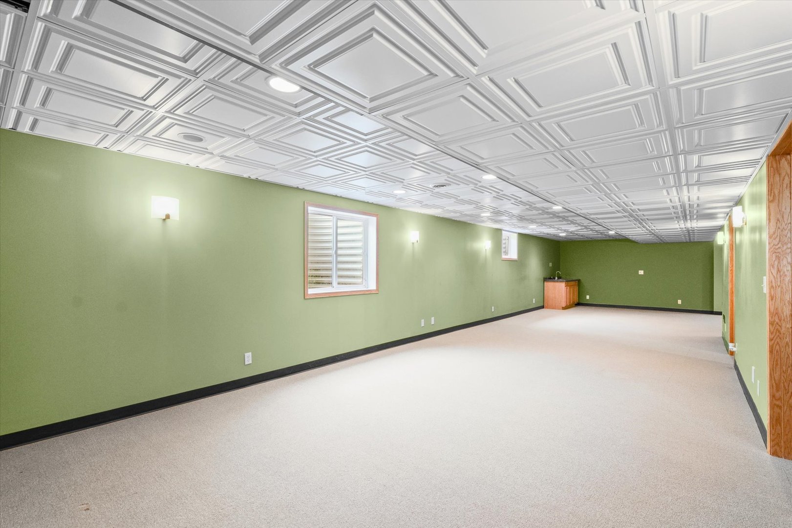 8735 North 2000 E Road Fairbury, IL 61739 - Photo 29 of 64 a view of an empty room with a window