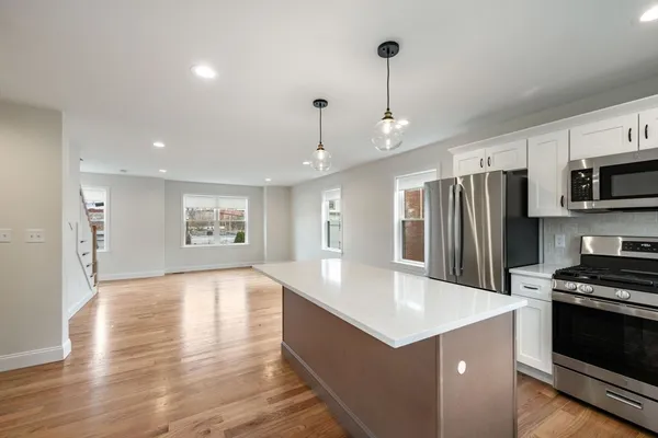$3,600 | 32 Union Street, Unit 32, Lowell, MA 01852