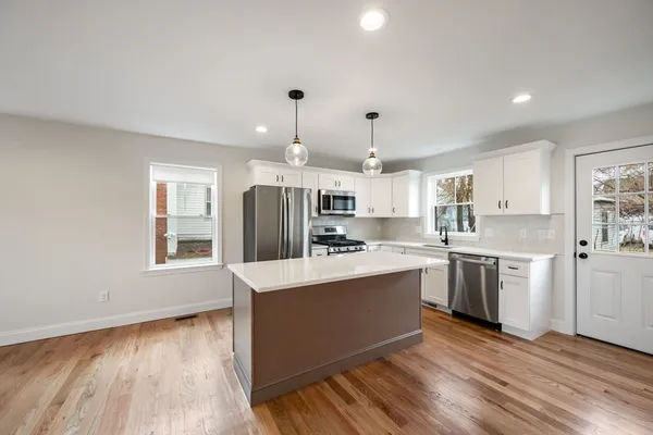 $3,600 | 32 Union Street, Unit 32, Lowell, MA 01852