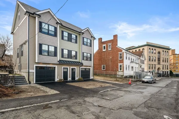$3,600 | 32 Union Street, Unit 32, Lowell, MA 01852
