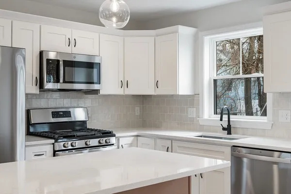 $3,600 | 32 Union Street, Unit 32, Lowell, MA 01852