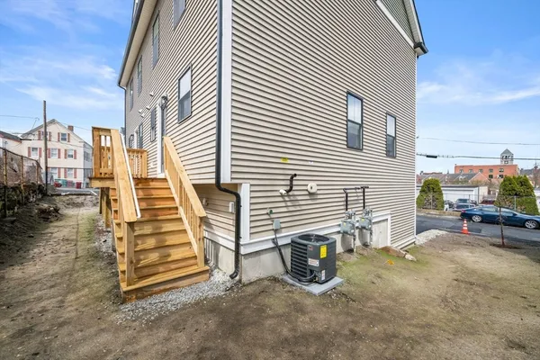 $3,600 | 32 Union Street, Unit 32, Lowell, MA 01852