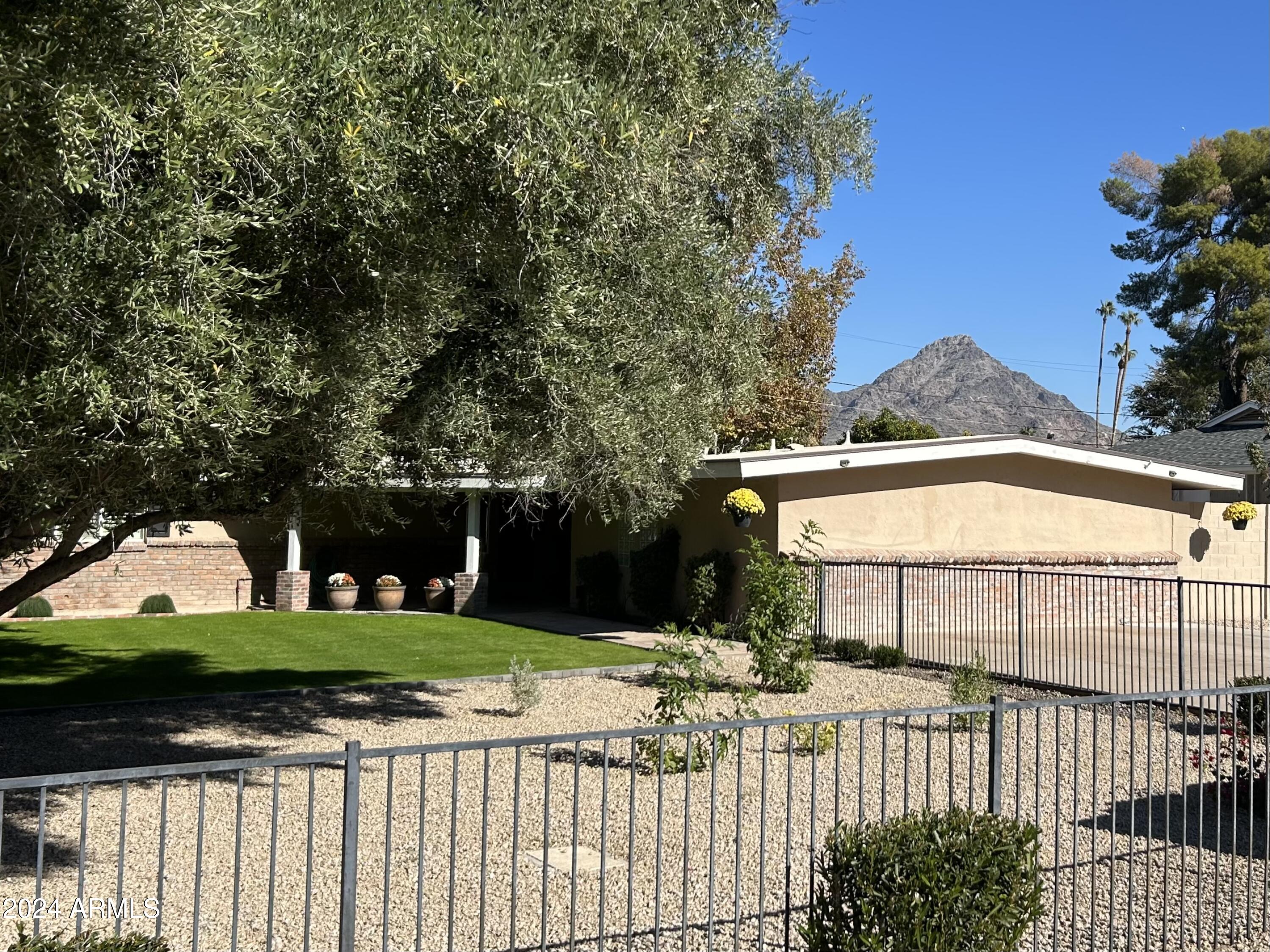 1822 East Bethany Home Road Phoenix, AZ 85016 - Photo 2 of 29 IMG_9561
