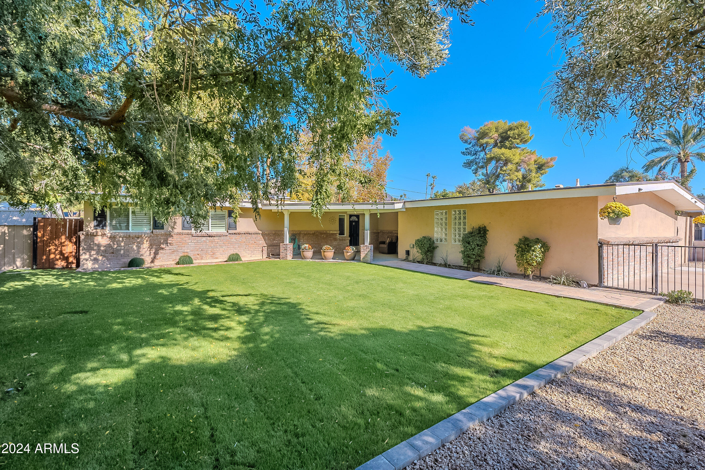 1822 East Bethany Home Road Phoenix, AZ 85016 - Photo 4 of 29 Bethany-1