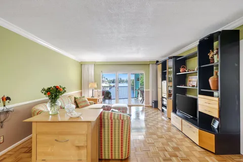$399,999 | 700 Harbour Drive, Unit 2350, Boca Raton, FL 33431