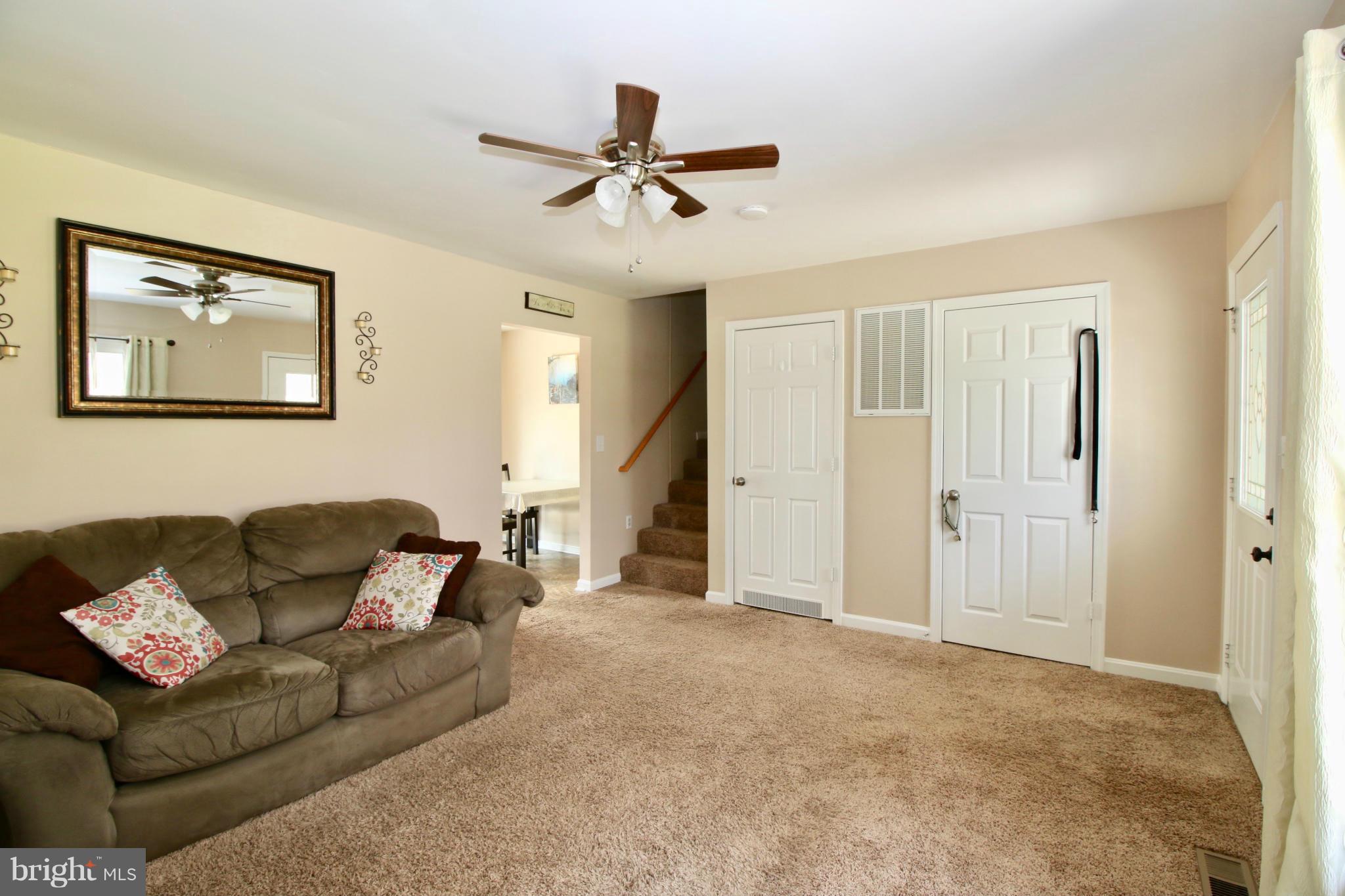 520 Cropp Road Fredericksburg, VA 22406 - Photo 8 of 16 Living Room