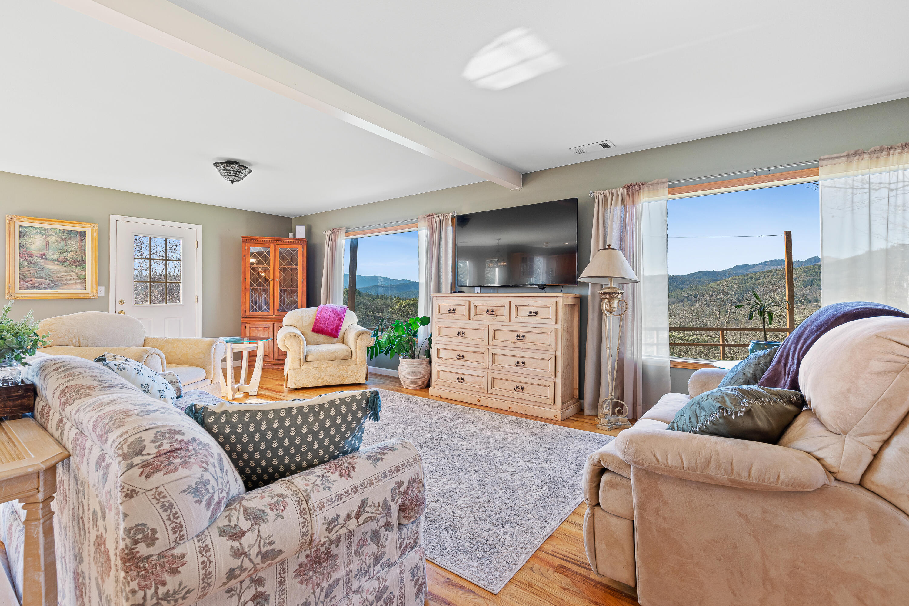1427 Three Pines Road Grants Pass, OR 97526 - Photo 13 of 73 9R9A0248