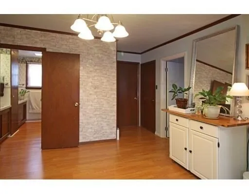 $1,850 | 5 Emerald Street, Unit 1, Gardner, MA 01440