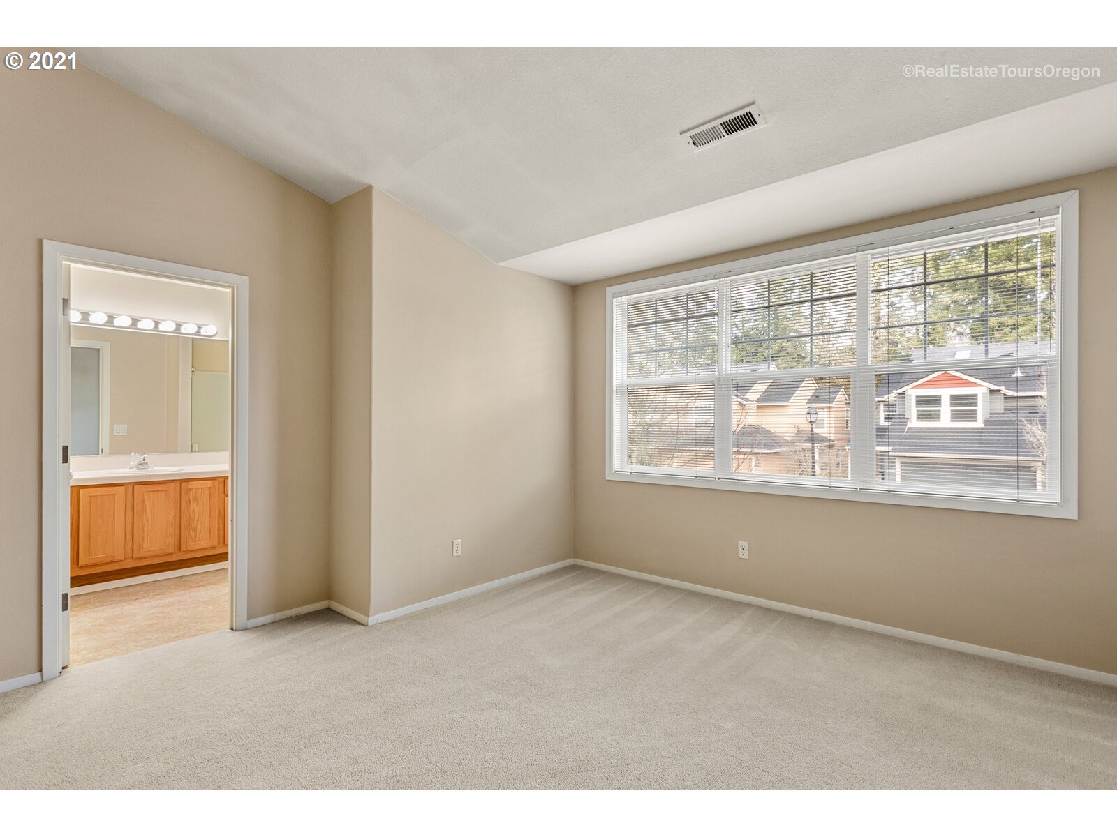 8686 Northeast Rockspring Street Hillsboro, OR 97006 - Photo 14 of 29 Gallery Image 14