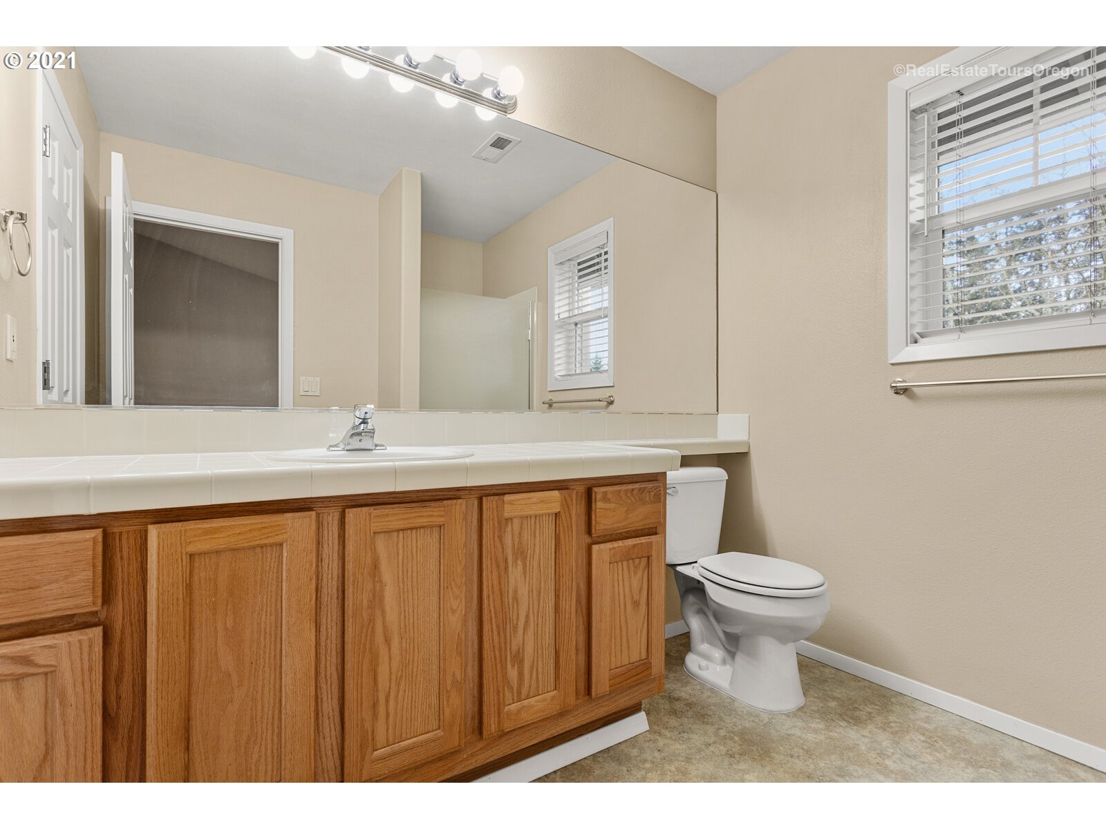 8686 Northeast Rockspring Street Hillsboro, OR 97006 - Photo 16 of 29 Gallery Image 16