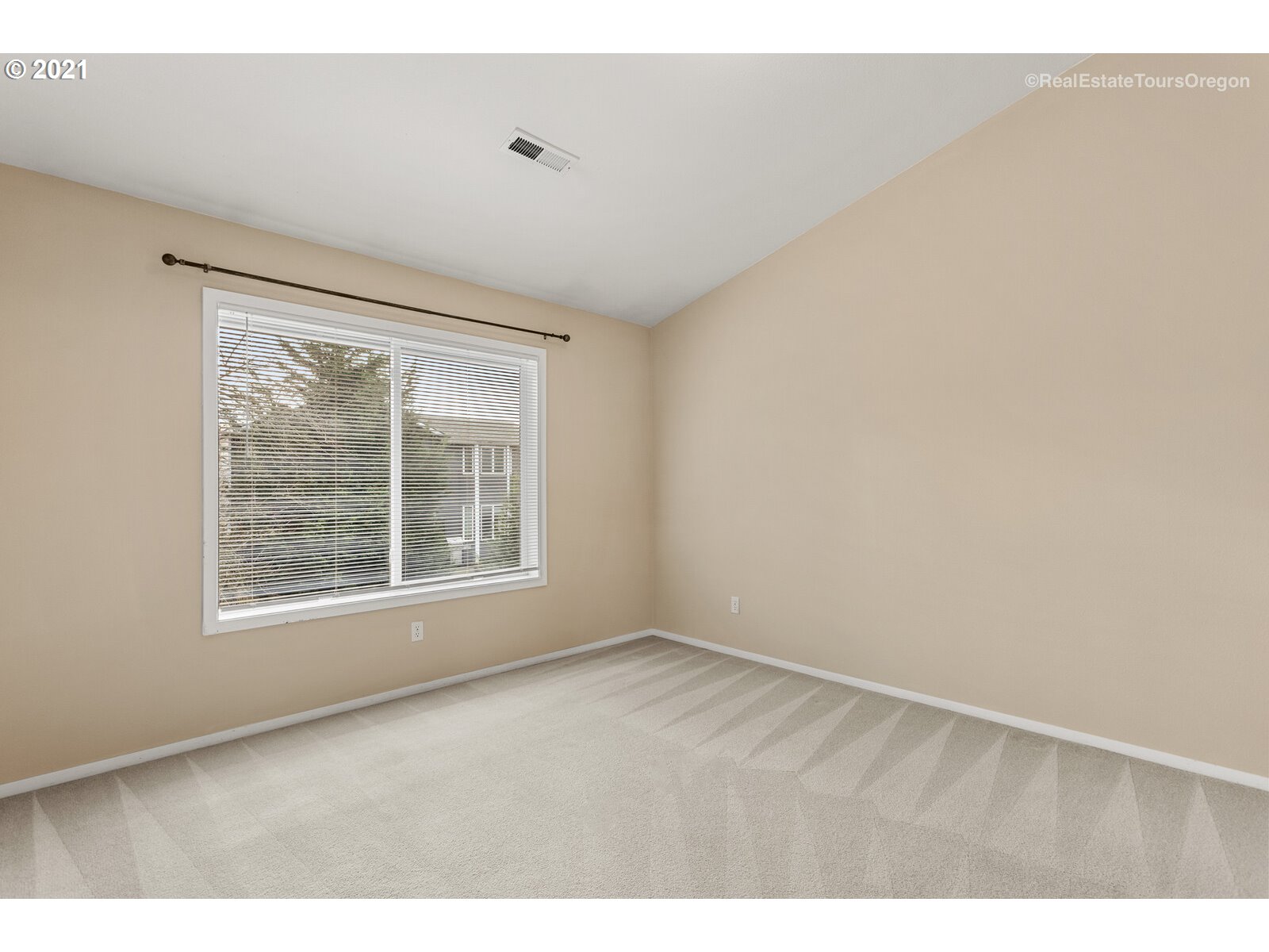 8686 Northeast Rockspring Street Hillsboro, OR 97006 - Photo 19 of 29 Gallery Image 19