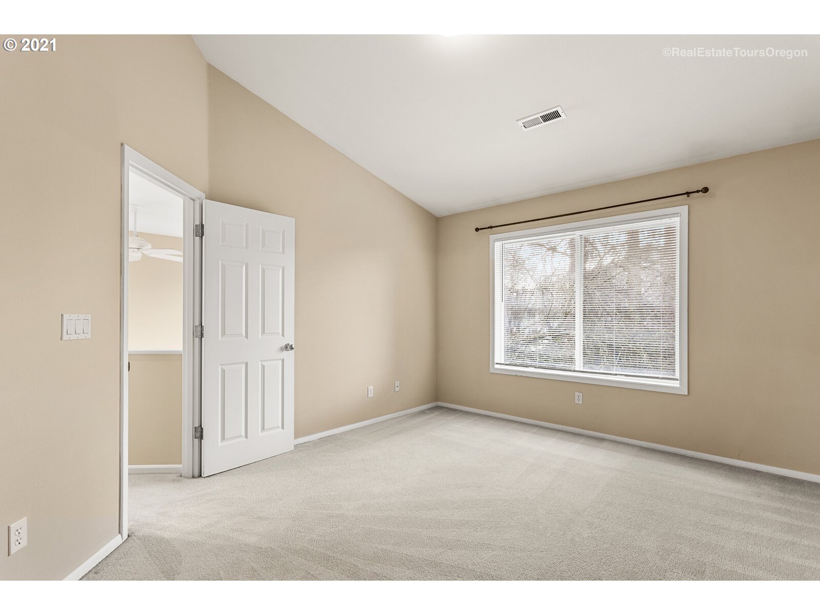 8686 Northeast Rockspring Street Hillsboro, OR 97006 - Photo 21 of 29 Gallery Image 21