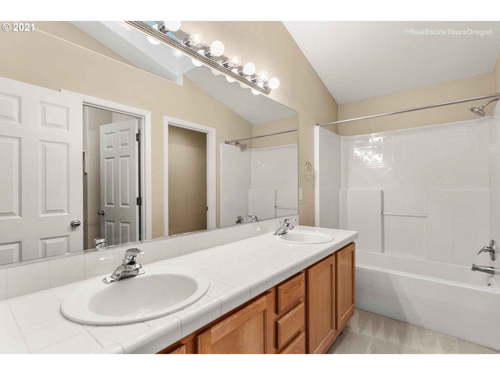 8686 Northeast Rockspring Street Hillsboro, OR 97006 - Photo 22 of 29 Gallery Image 22