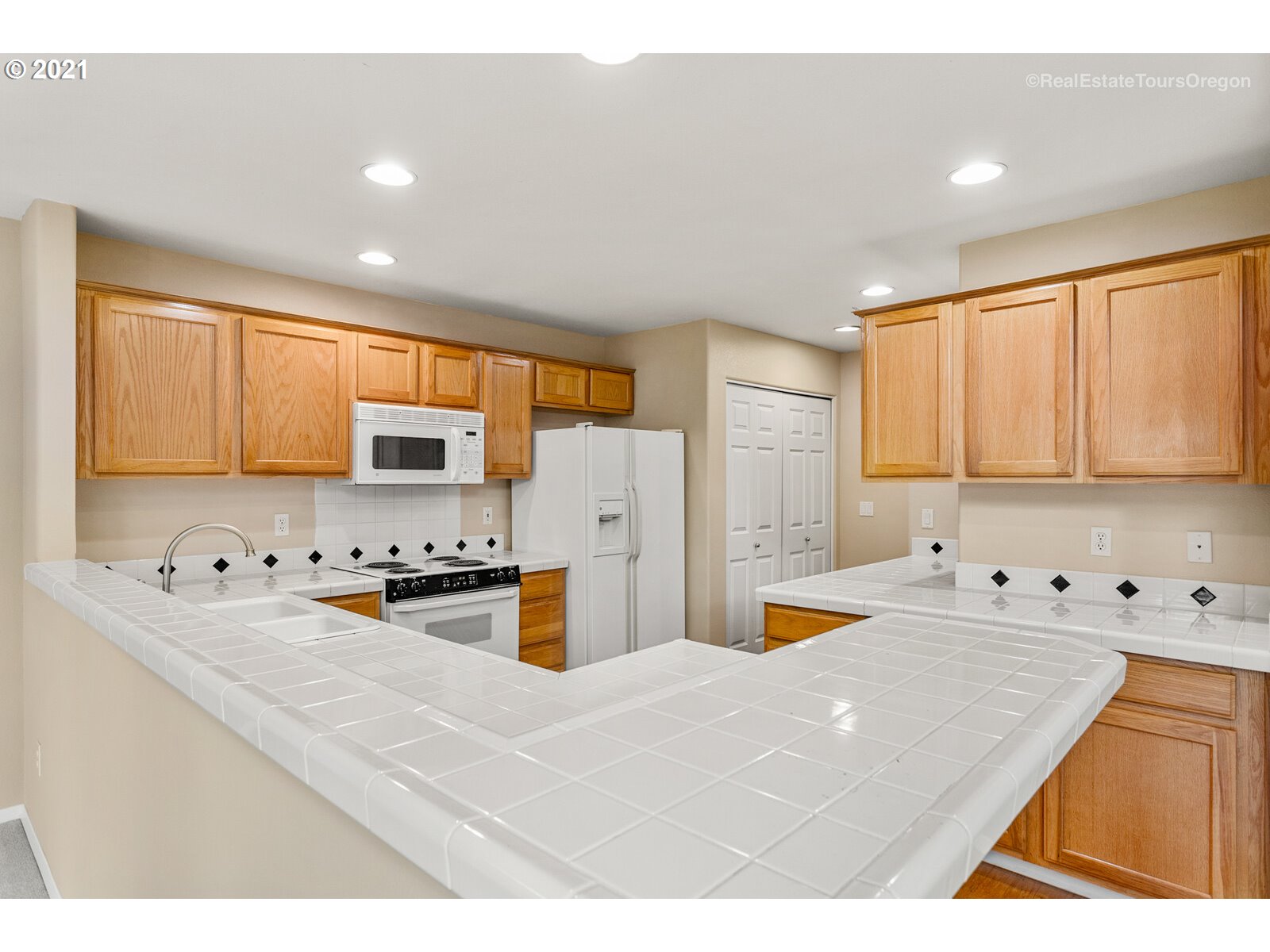 8686 Northeast Rockspring Street Hillsboro, OR 97006 - Photo 28 of 29 Gallery Image 28
