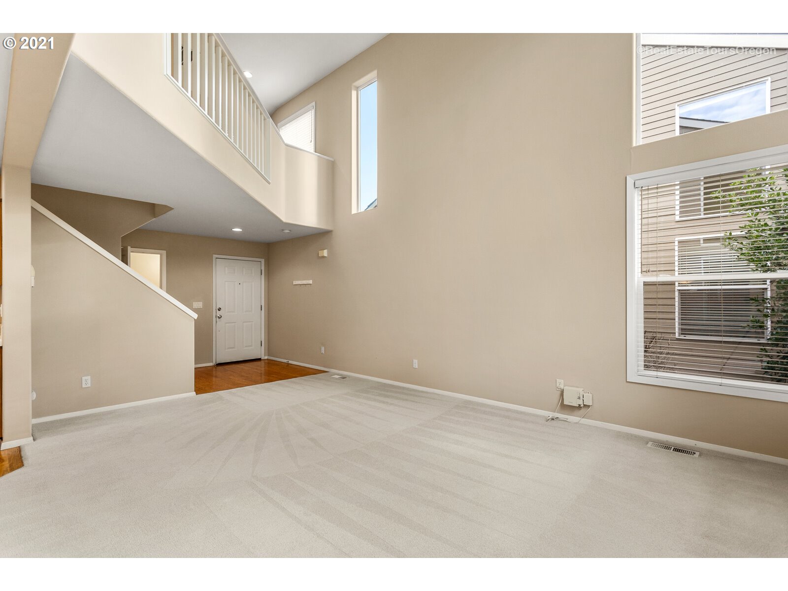 8686 Northeast Rockspring Street Hillsboro, OR 97006 - Photo 5 of 29 Gallery Image 5