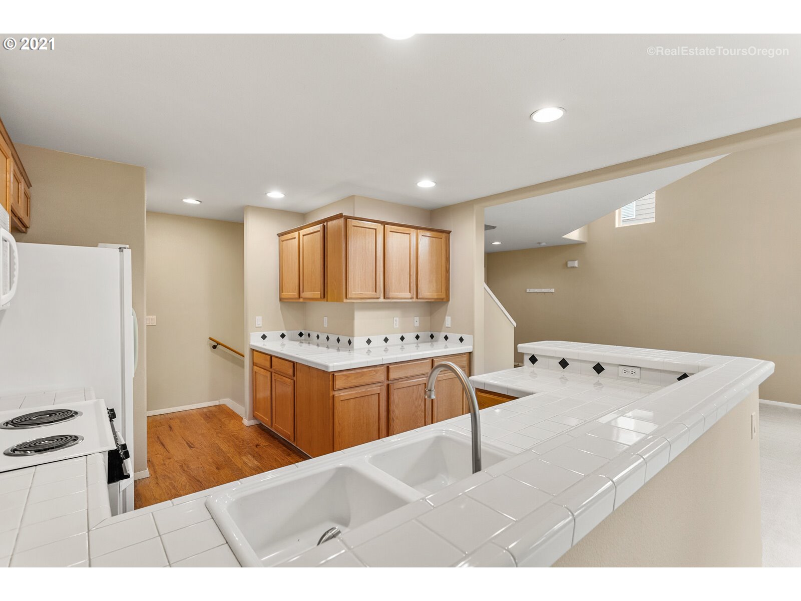 8686 Northeast Rockspring Street Hillsboro, OR 97006 - Photo 6 of 29 Gallery Image 6