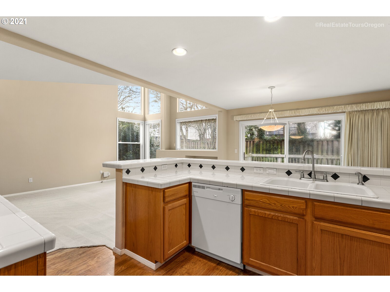 8686 Northeast Rockspring Street Hillsboro, OR 97006 - Photo 8 of 29 Gallery Image 8