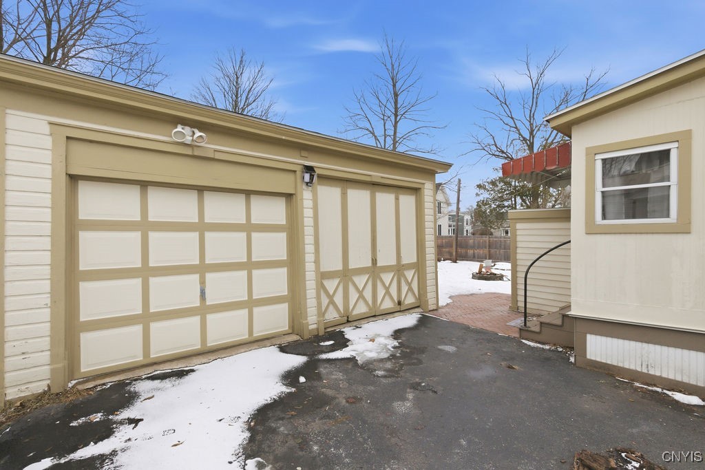 312 Stone Street Oneida, NY 13421 - Photo 9 of 38