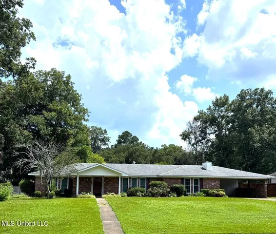 $269,000 | 202 Jefferson Davis Boulevard, Natchez, MS 39120