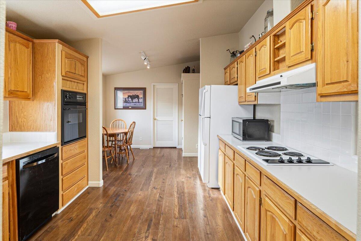1875 Northeast 6th Street Redmond, OR 97756 - Photo 10 of 33
