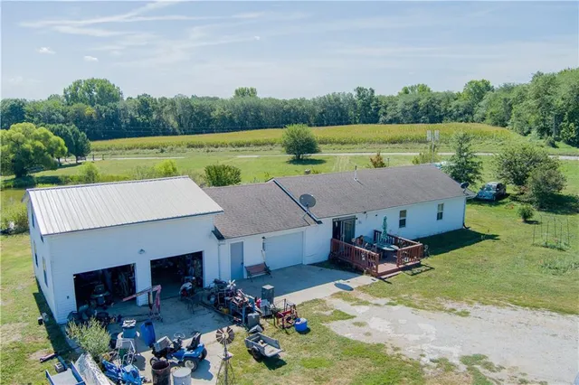 $250,000 | 9017 Northwest Barwick Drive, Cameron, MO 64429