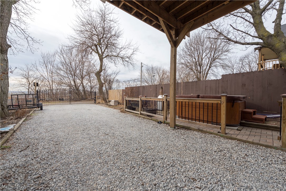 915 Fruit Avenue Cleveland, OH 44113 - Photo 24 of 35