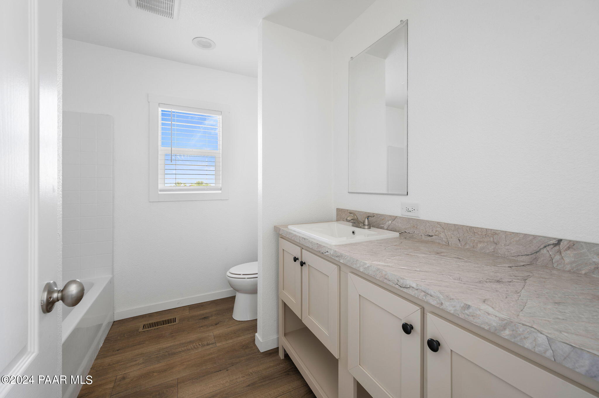 790 West Little Ranch Road Paulden, AZ 86334 - Photo 23 of 34 Bathroom 2