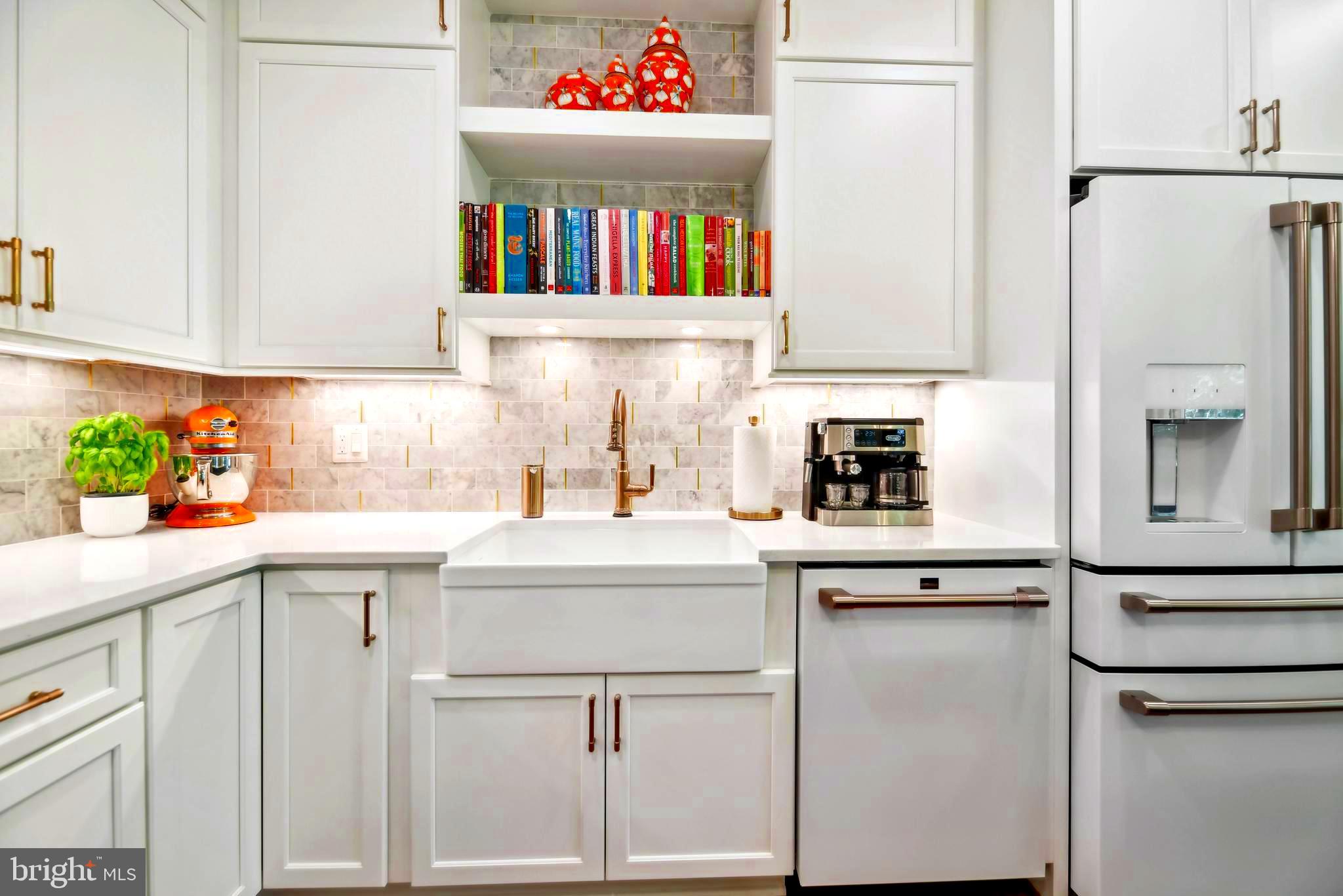 1331 Sundial Drive Reston, VA 20194 - Photo 8 of 38 White porcelain sink and marble backsplash!