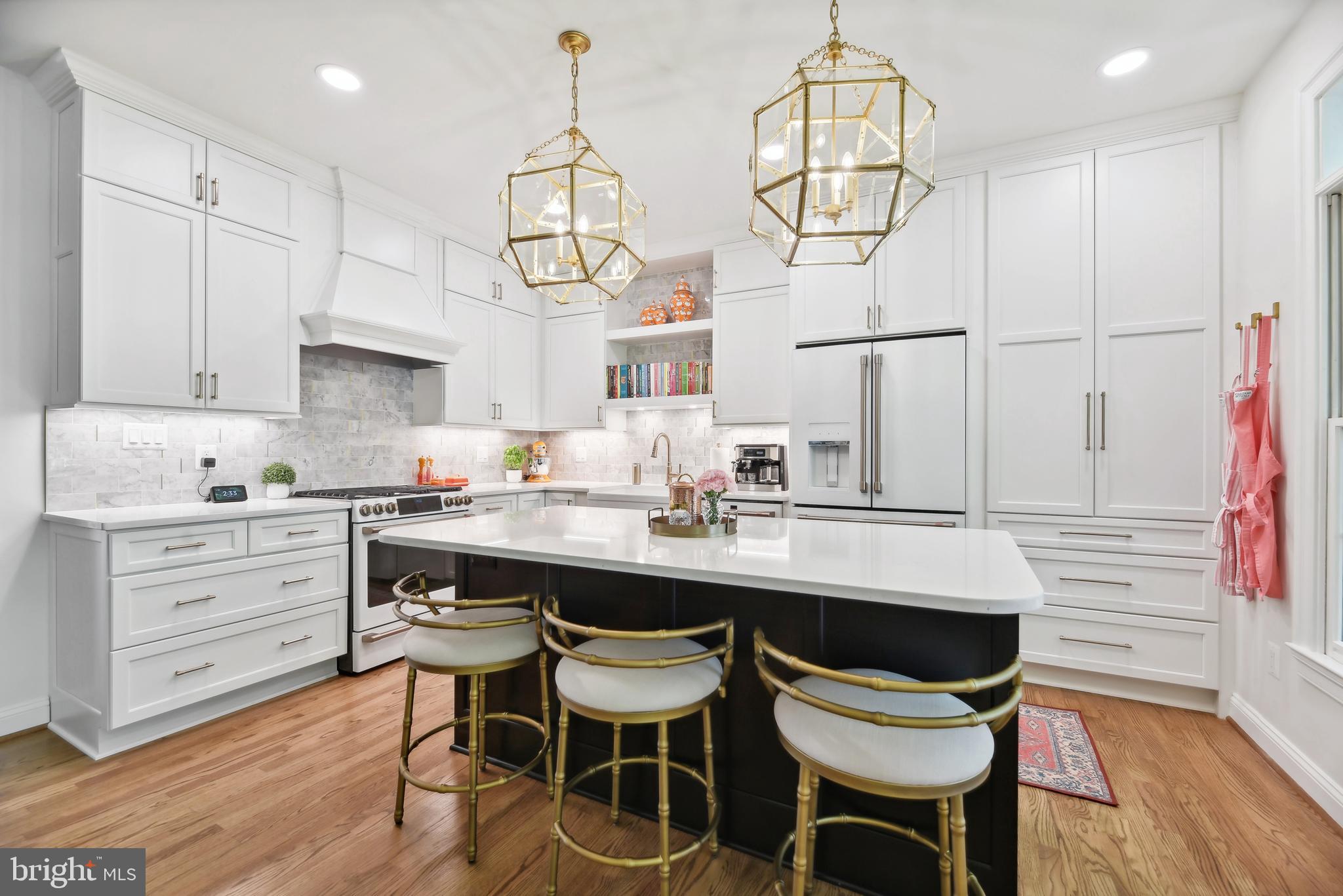 1331 Sundial Drive Reston, VA 20194 - Photo 9 of 38 Center island with bar seating and quartz top!