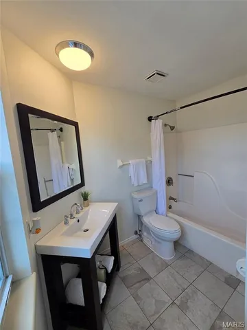 $239,900 | 1408 Whispering Creek Drive, Ballwin, MO 63021