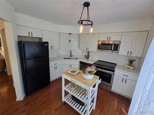 $239,900 | 1408 Whispering Creek Drive, Ballwin, MO 63021