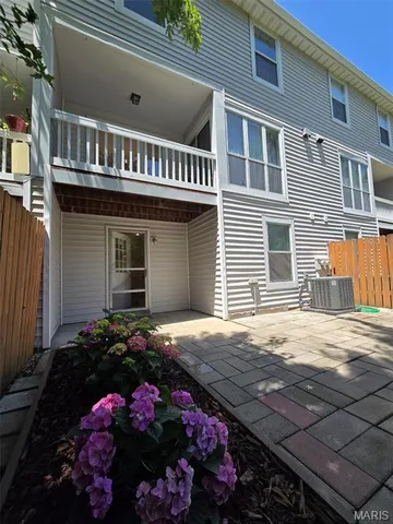 $239,900 | 1408 Whispering Creek Drive, Ballwin, MO 63021