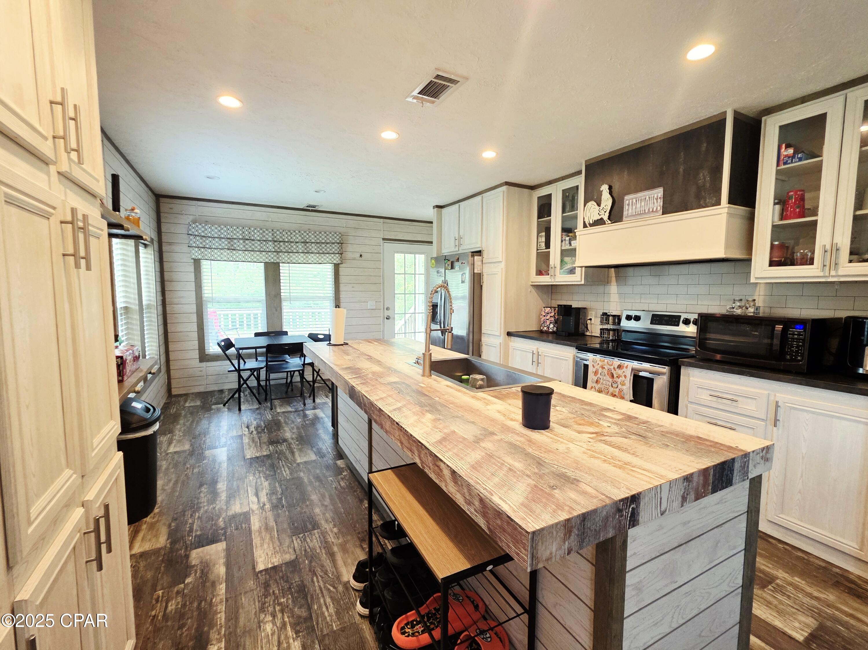 11136 Silver Lake Road Fountain, FL 32438 - Photo 7 of 30