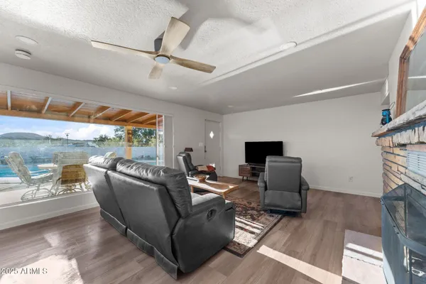 $2,300 | 51433 U.S. Highway 60 89, Wickenburg, AZ 85390