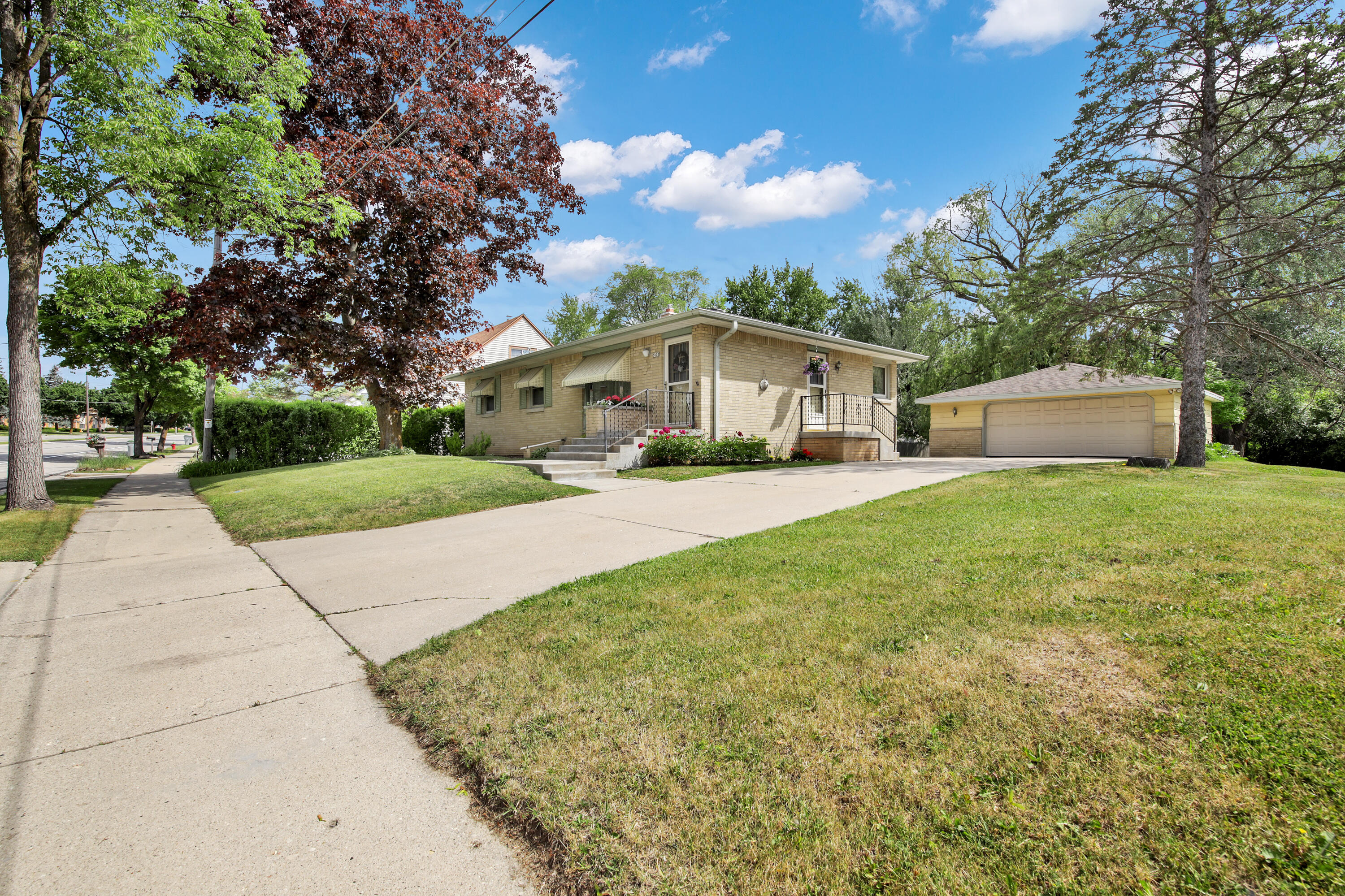 5020 North Lovers Lane Road Milwaukee, WI 53225 - Photo 3 of 32 5020 N Lovers Lane Rd-3
