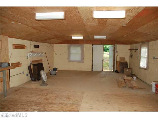 7174 Sapp Ridge Road Pfafftown, NC 27040 - Photo 9 of 16 Outbuilding. Shop Interior