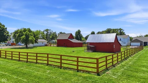 $525,000 | 2720 South 650 East, Whitestown, IN 46075