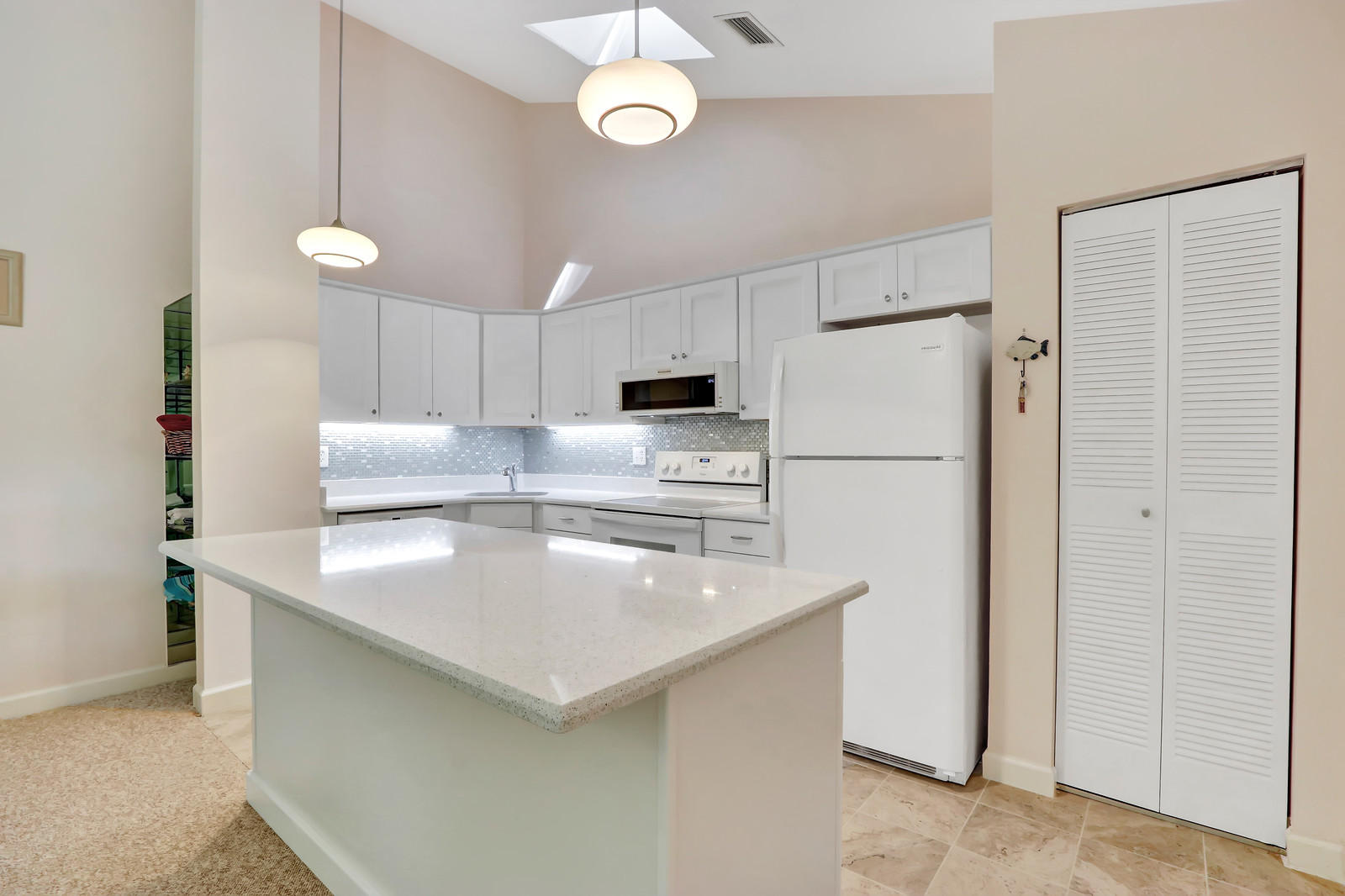 1801 South Us Highway, Unit 11B Jupiter, FL 33477 - Photo 4 of 29 Kitchen