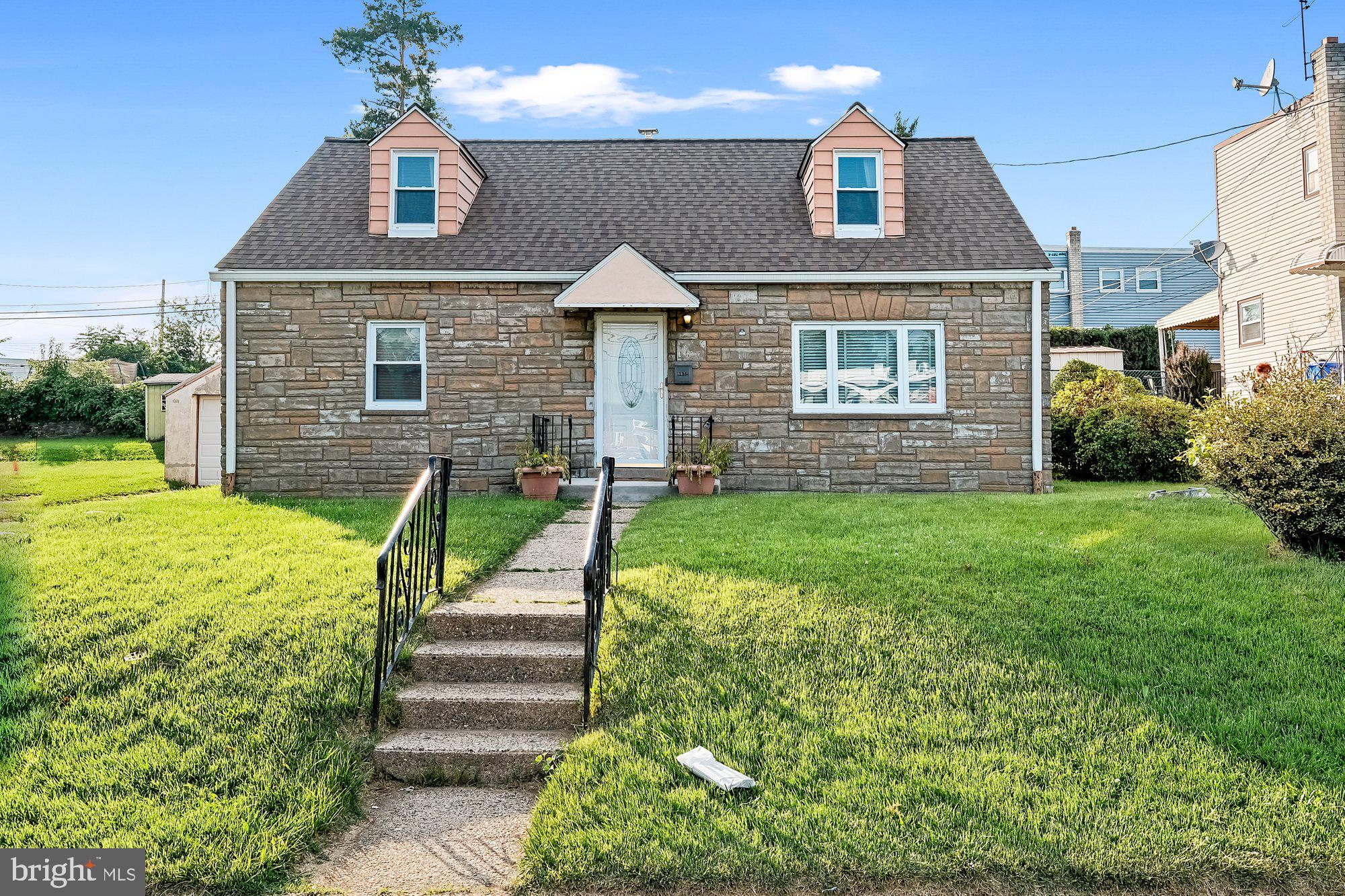 9032 Ashton Road Philadelphia, PA 19136 - Photo 2 of 27 Gallery Image 2