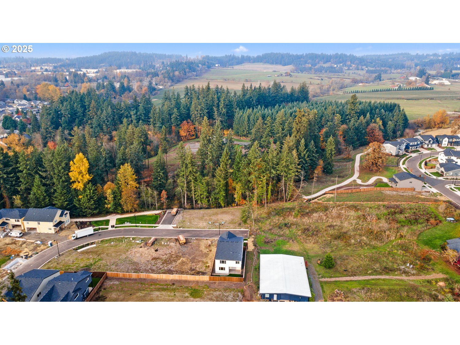 7212 Southwest Windflower Street Wilsonville, OR 97070 - Photo 28 of 28 a view of a swimming pool and mountains in the background