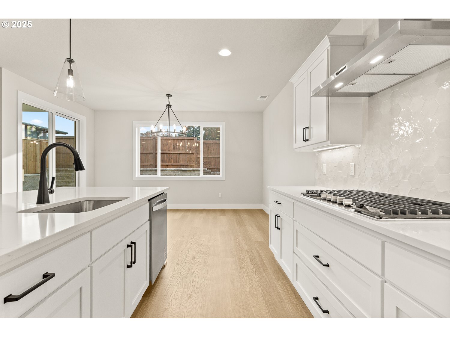 7212 Southwest Windflower Street Wilsonville, OR 97070 - Photo 4 of 28 a kitchen with granite countertop a sink stove and cabinets