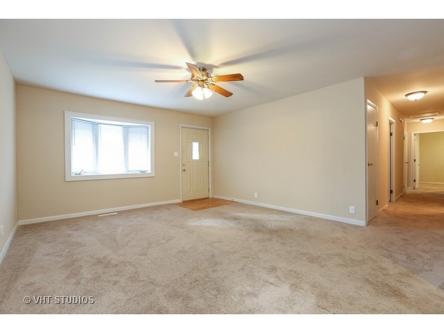 536 Spruce Road Bolingbrook, IL 60440 - Photo 2 of 11